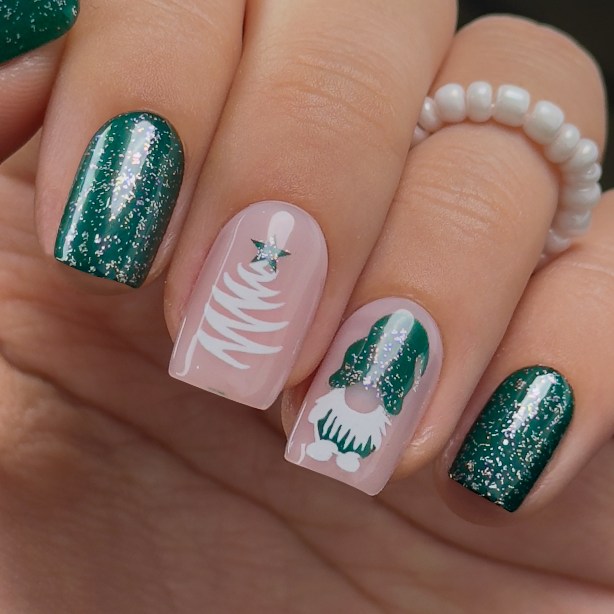 Elf Forest Glow – medium Squoval press-on nails packaging