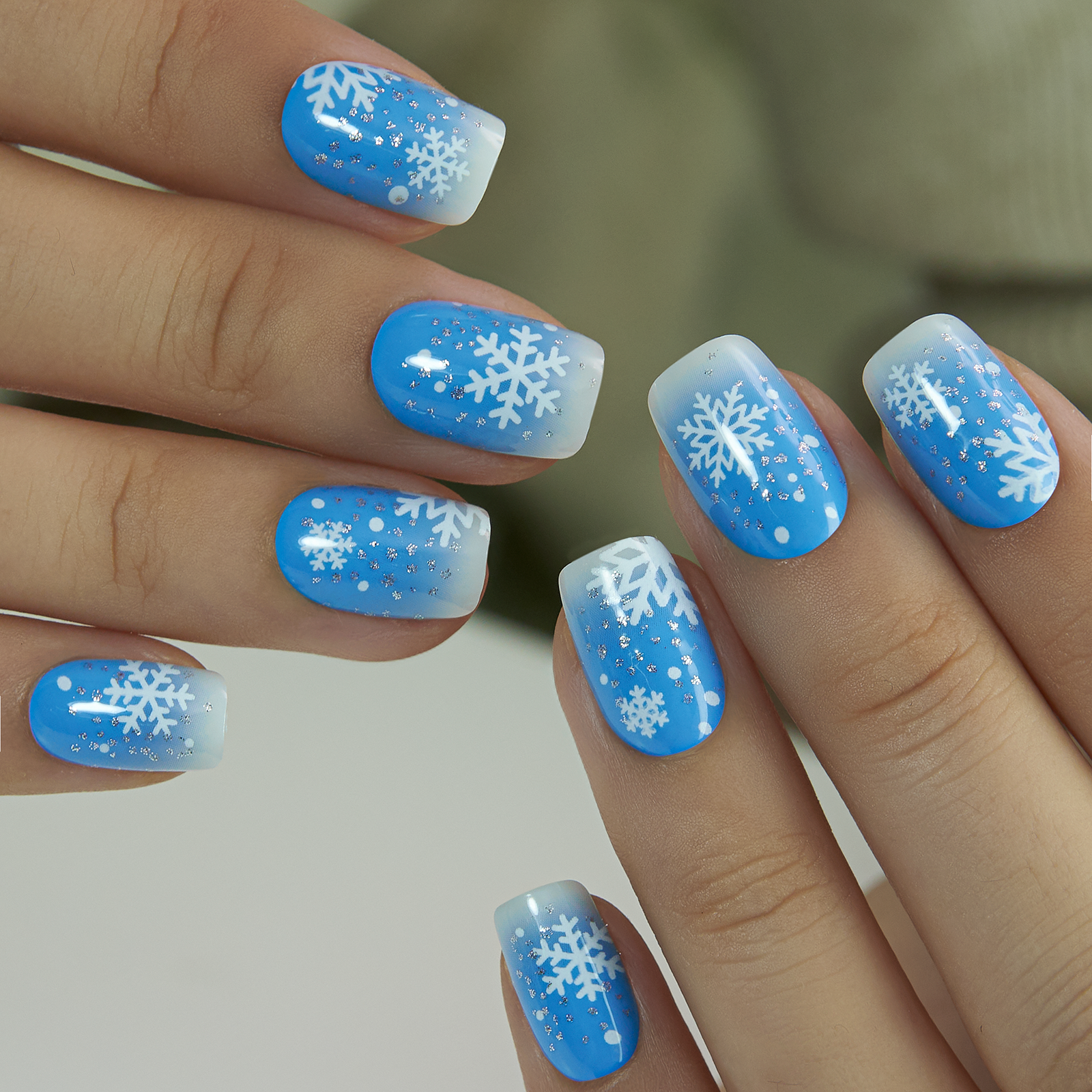 Frozen Dream – short Squoval nail detail