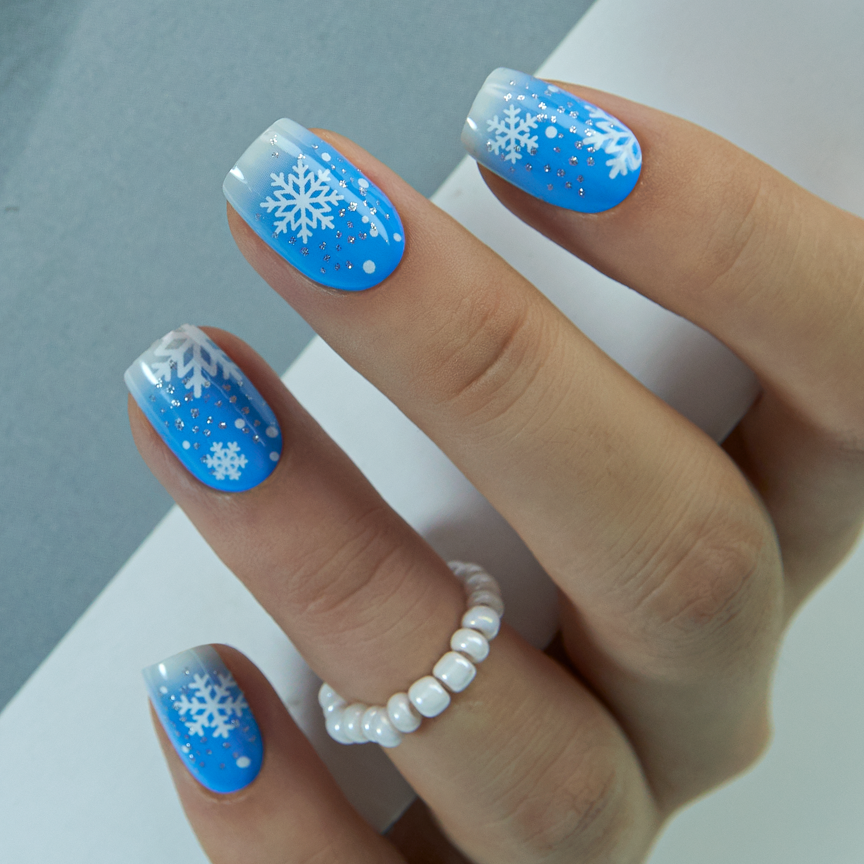 Frozen Dream – short Squoval nail detail