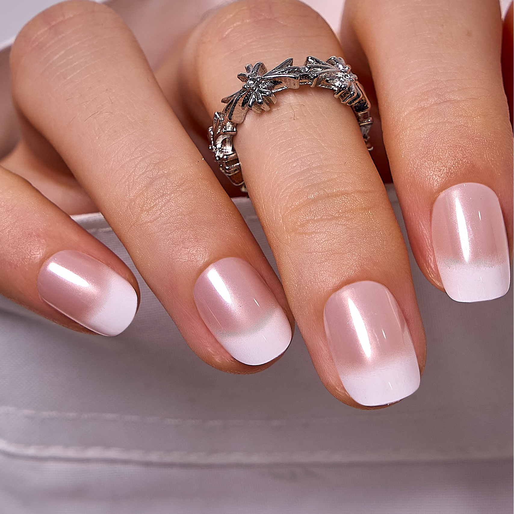 Elegant Mysterious – regular short Squoval press-on nails