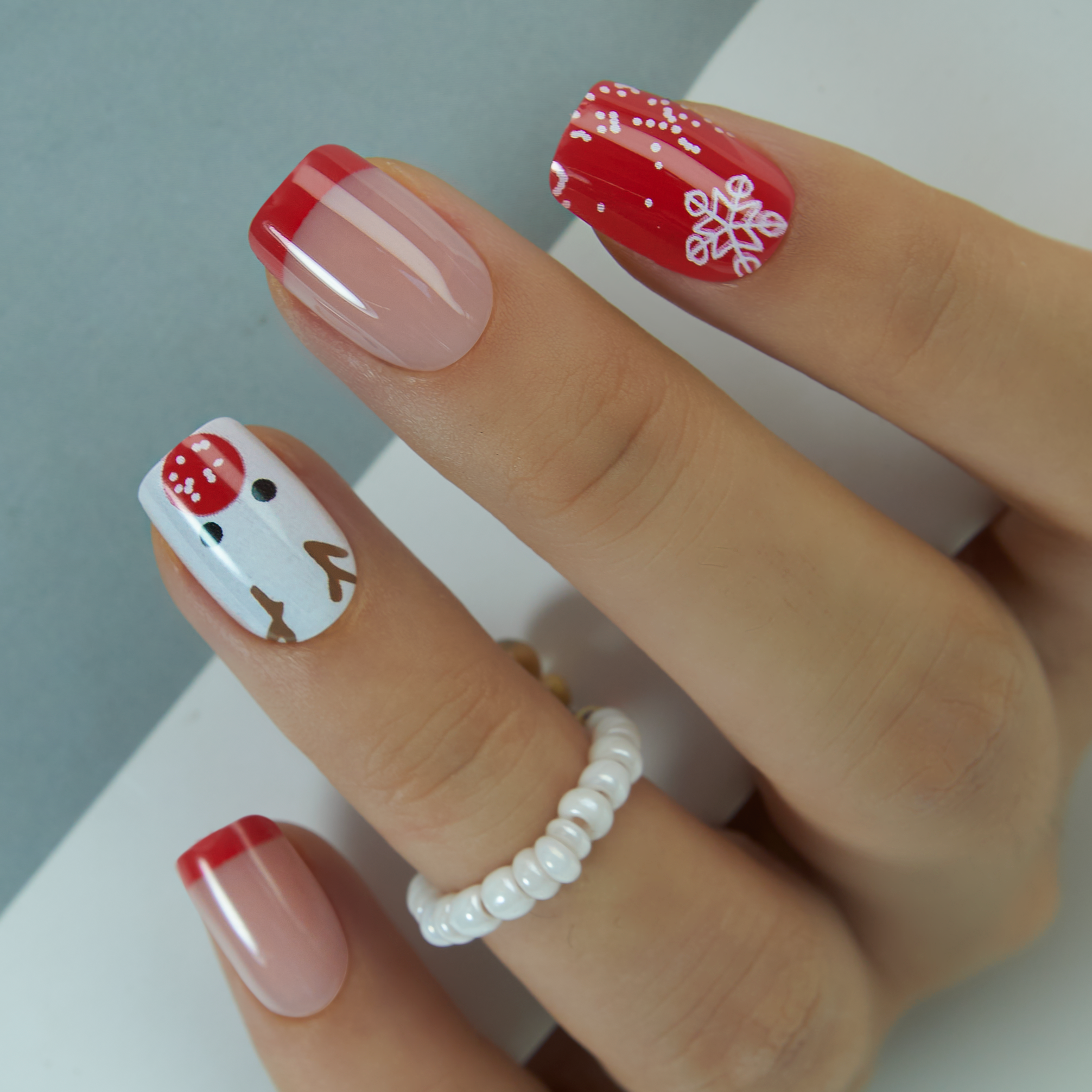 Reindeer Snowdrift short squoval press-on nails from the side
