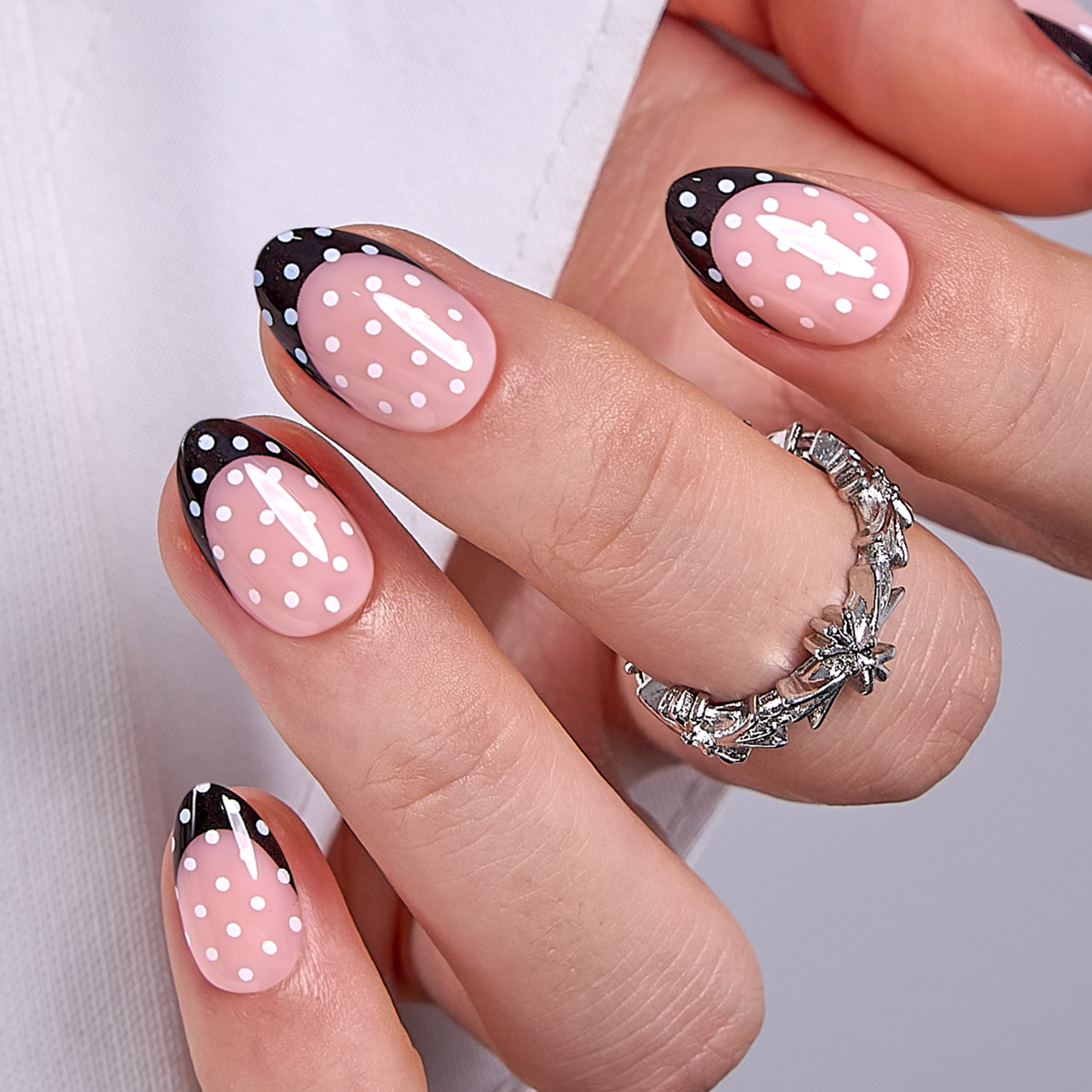 Retro Dots RS Almond almond press-on nails