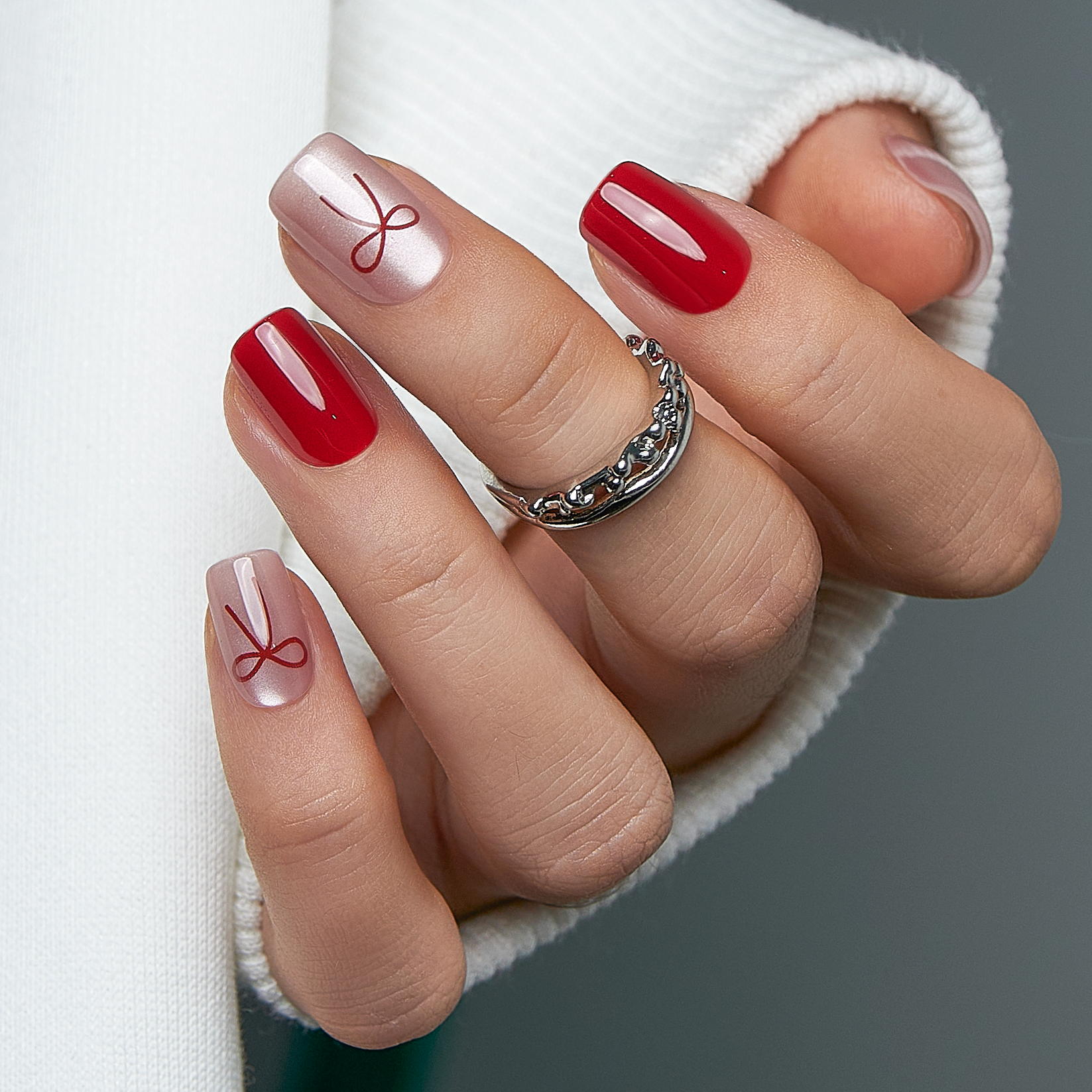 Ribbon Red Charm S Squoval squoval press-on nails