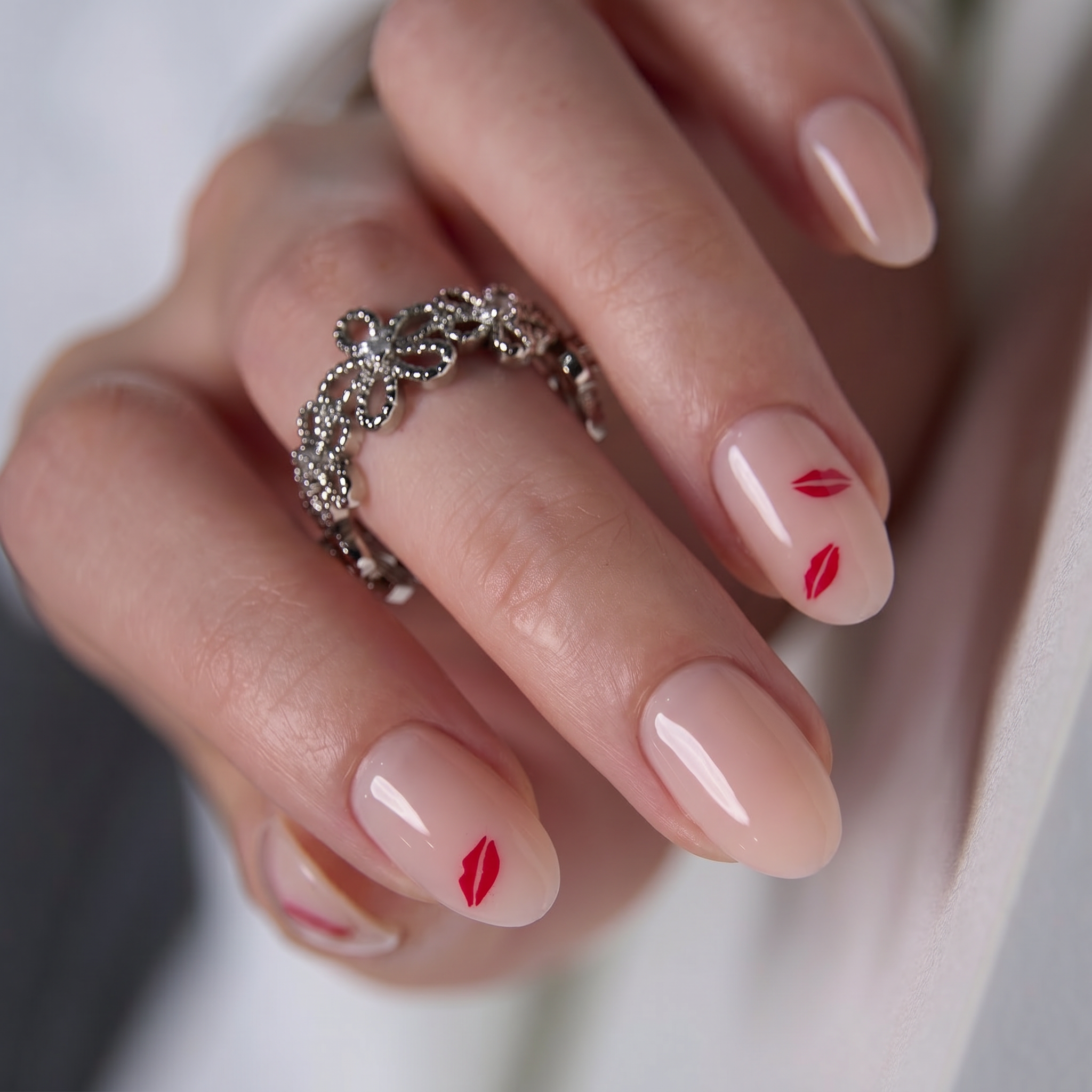 Scarlet Hint S Oval short oval press-on nails