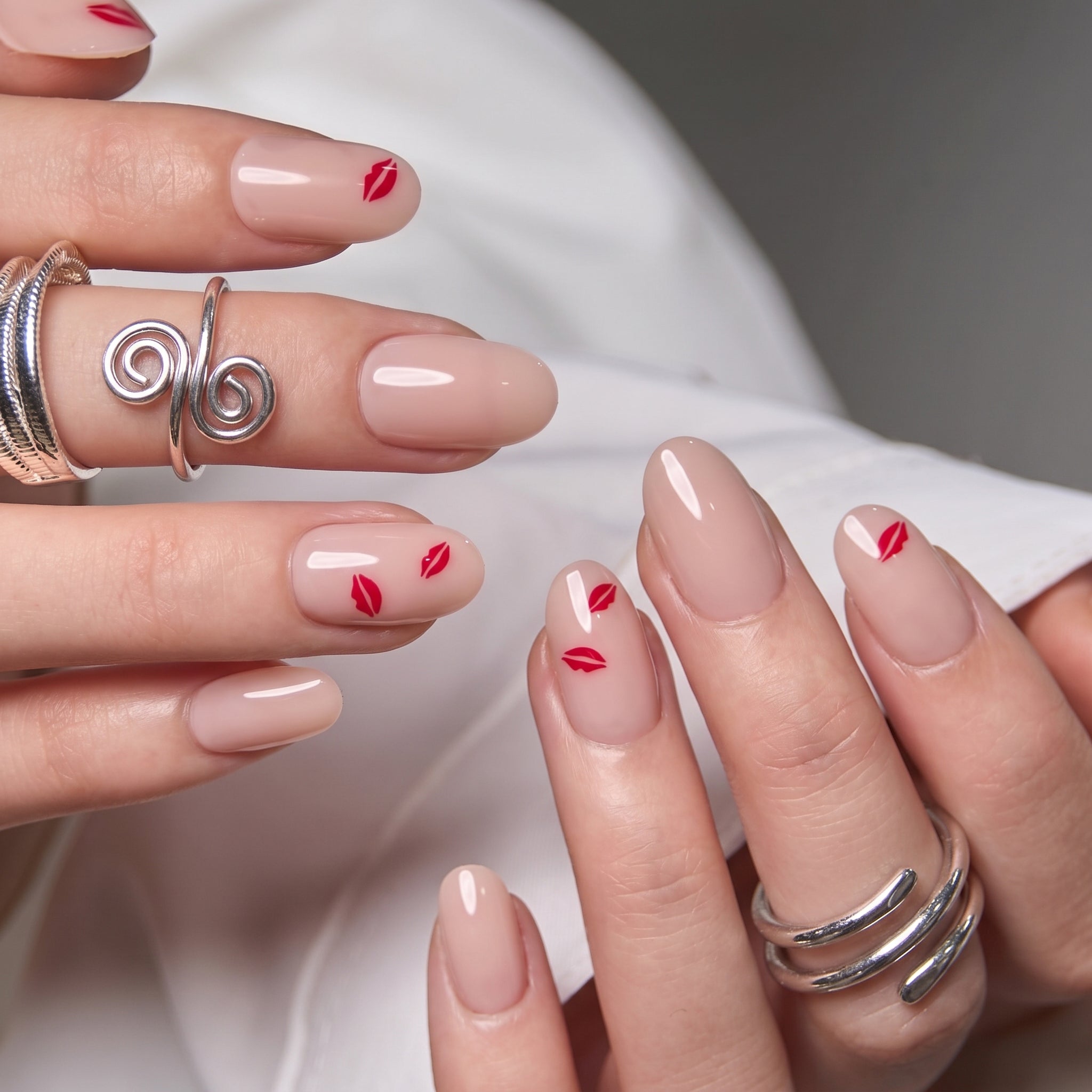 Scarlet Hint S Oval short oval press-on nails