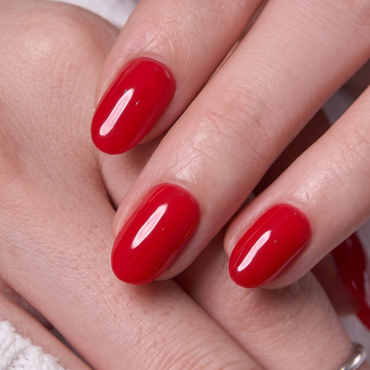 Scarlet Icon S Oval oval press-on nails