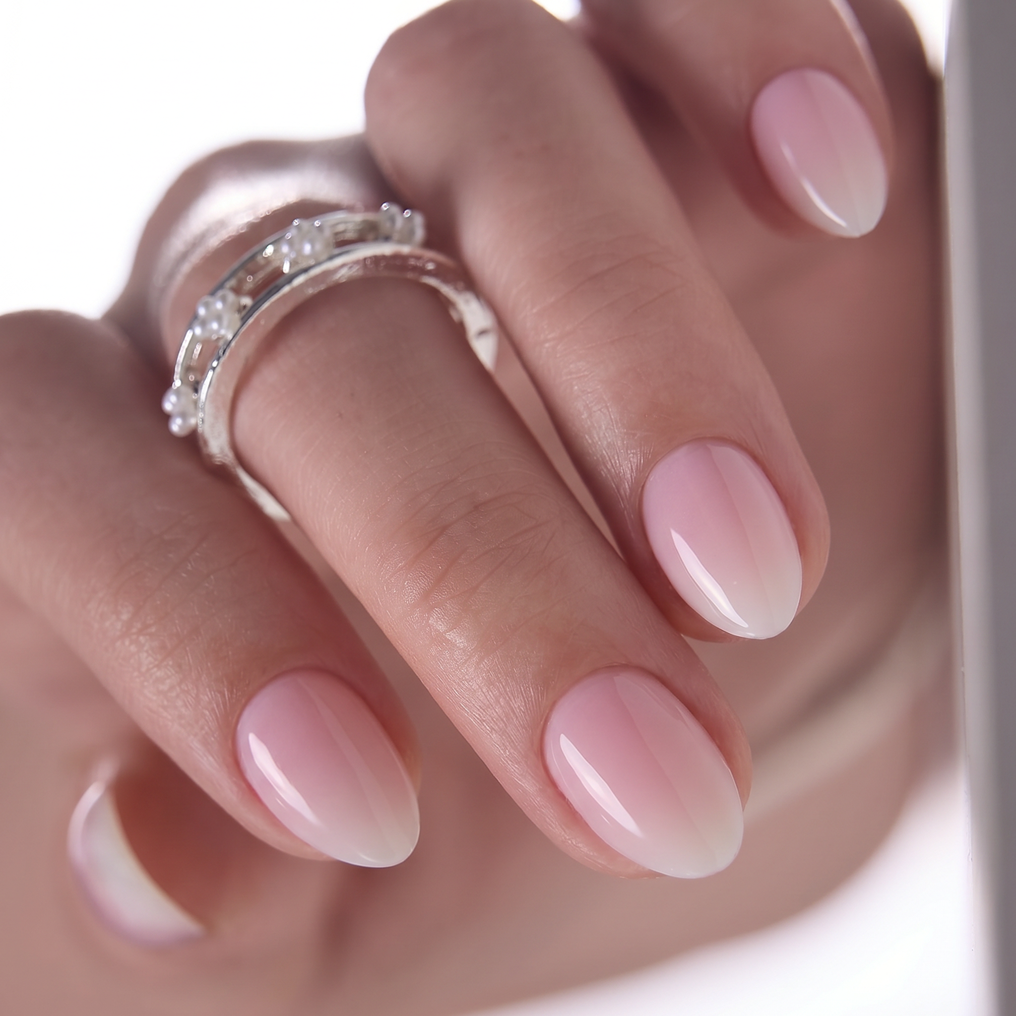 Silk Fade RS Almond almond press-on nails