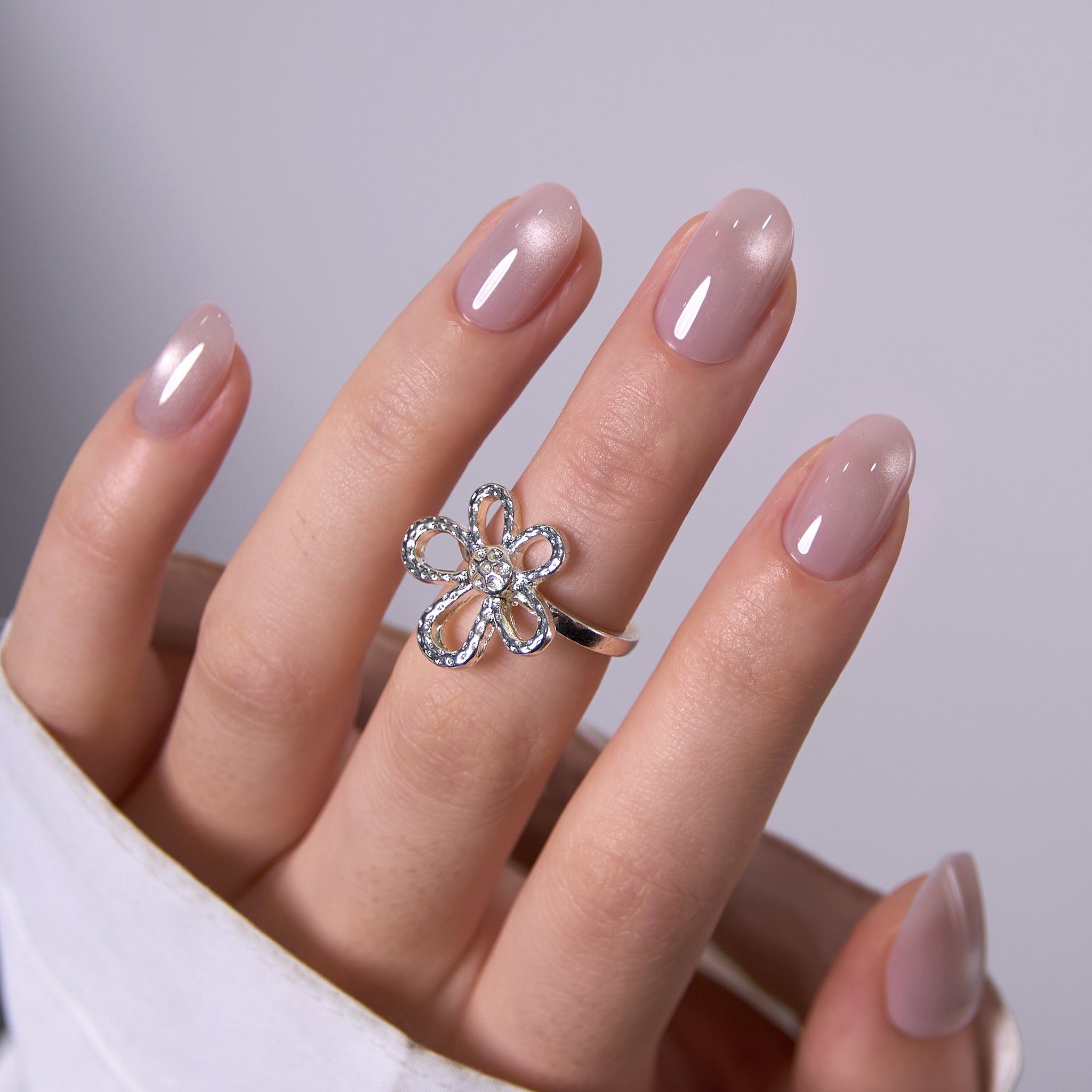 Silk Whisper S Oval short oval press-on nails