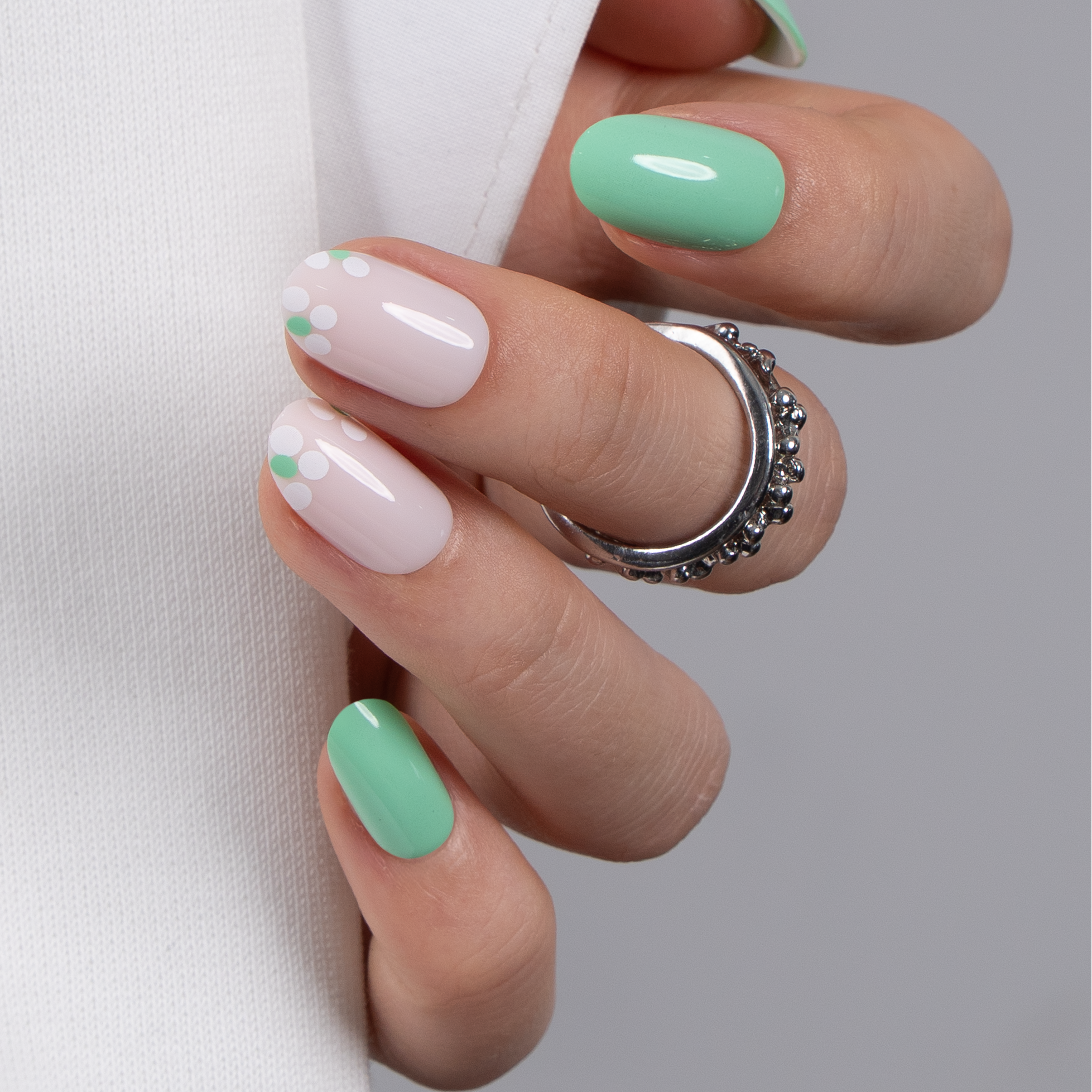 Spring Dot S Oval oval press-on nails