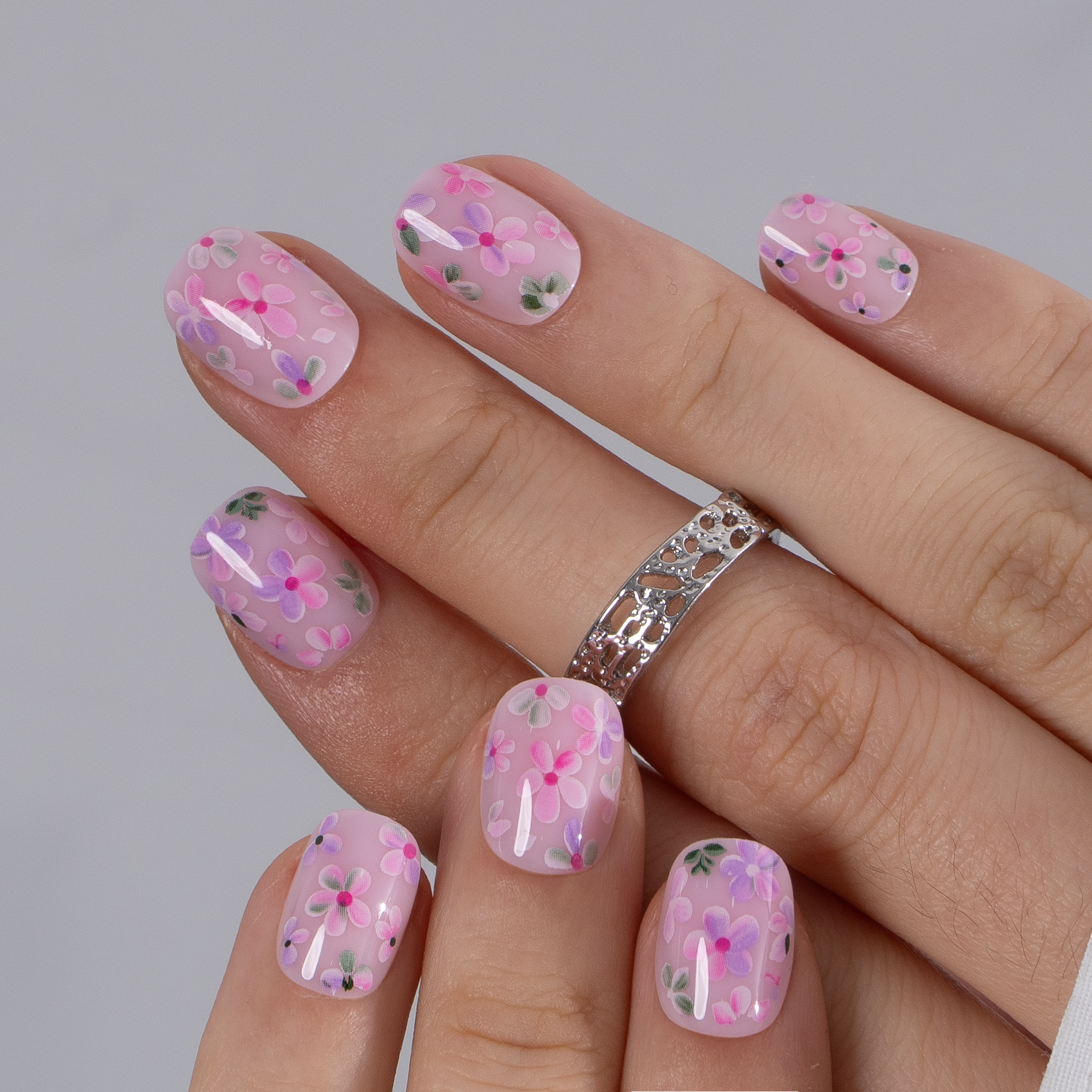 Spring Whisper RS Squoval squoval press-on nails