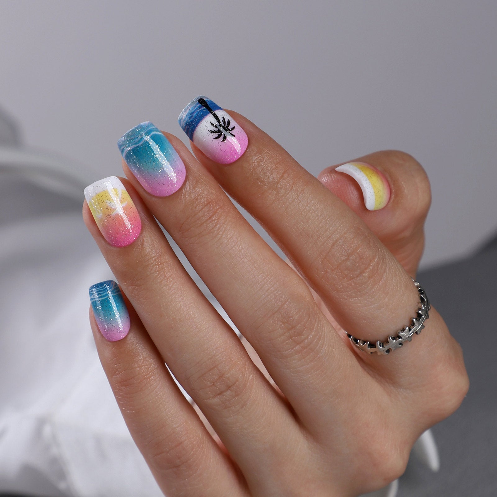 Summer Beach short squoval nail detail