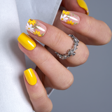 Sunny Daisy short squoval press-on nails
