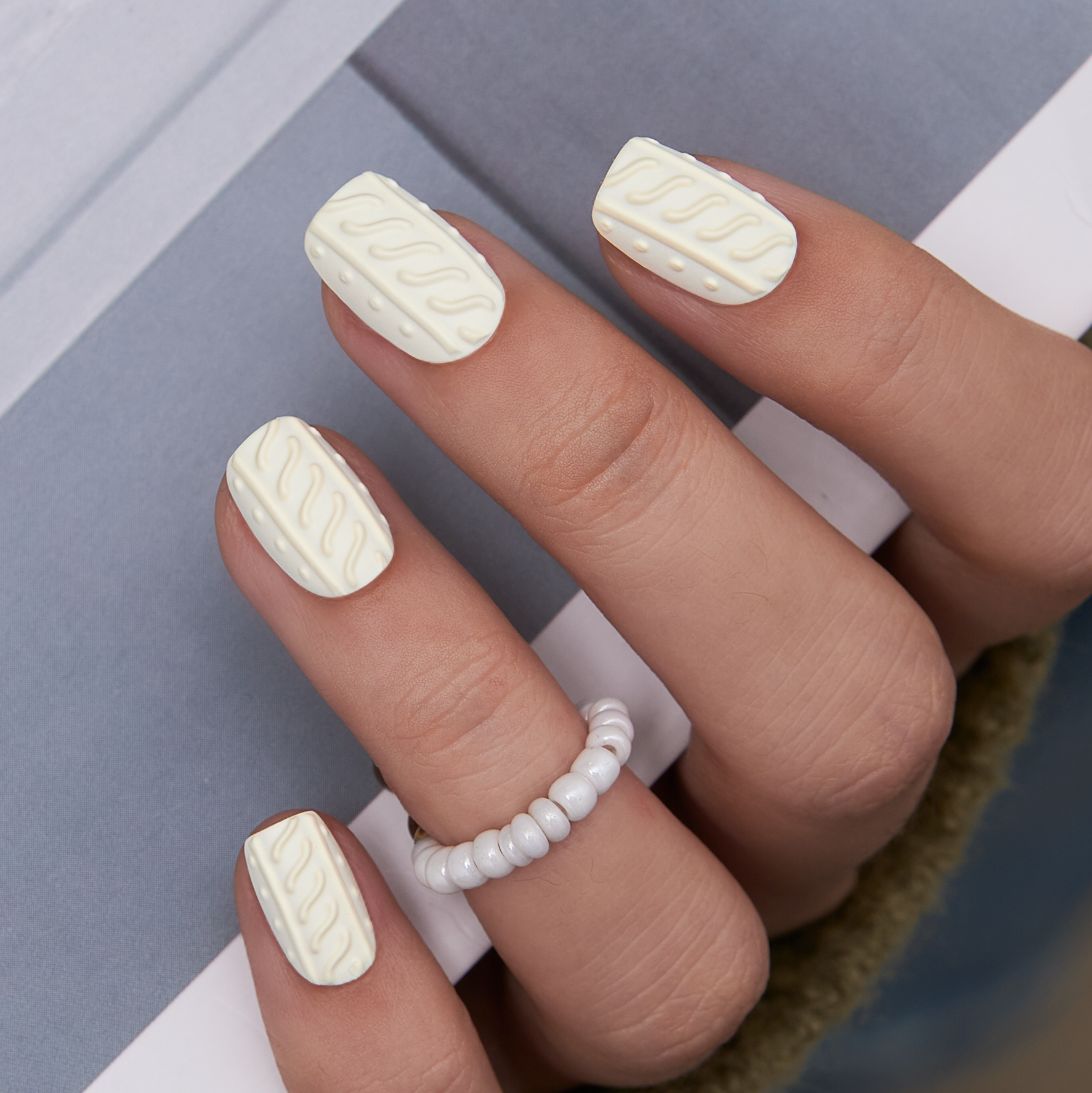 Sweater Embrace short squoval press-on nails from the side