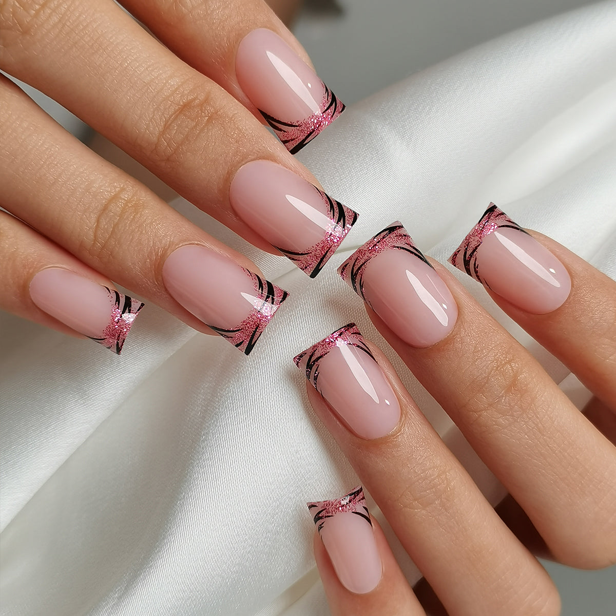Sweet Wild M Duckbill nail detail