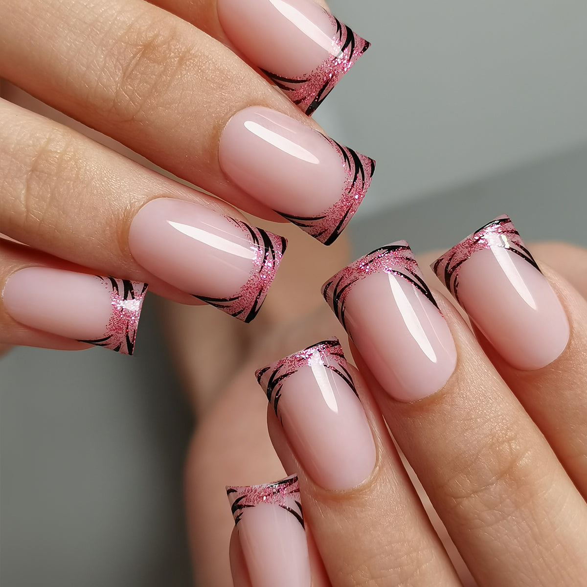 Sweet Wild M Duckbill press-on nails from the side