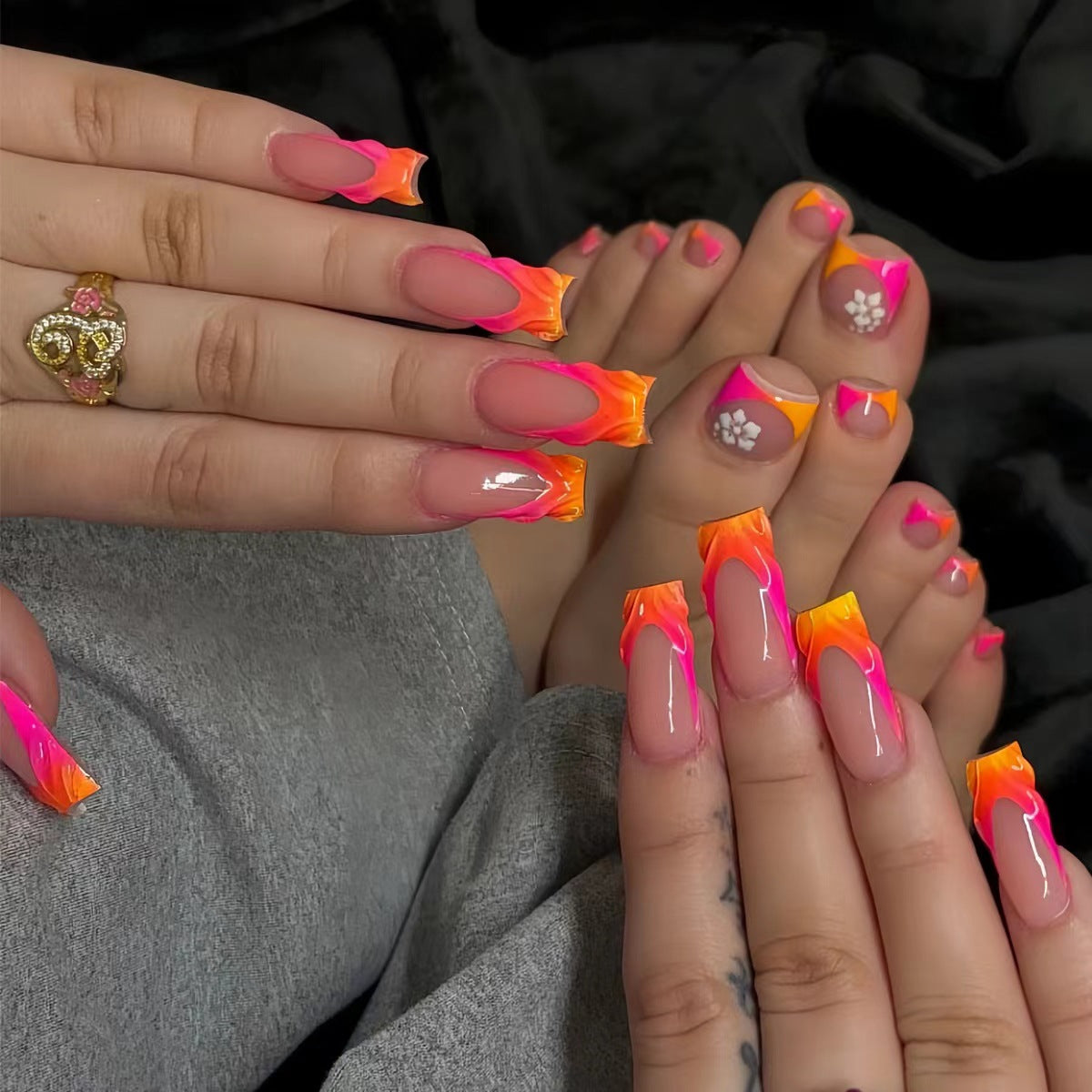 Tropical Blossom squoval Toenails press-on nail set with accessories