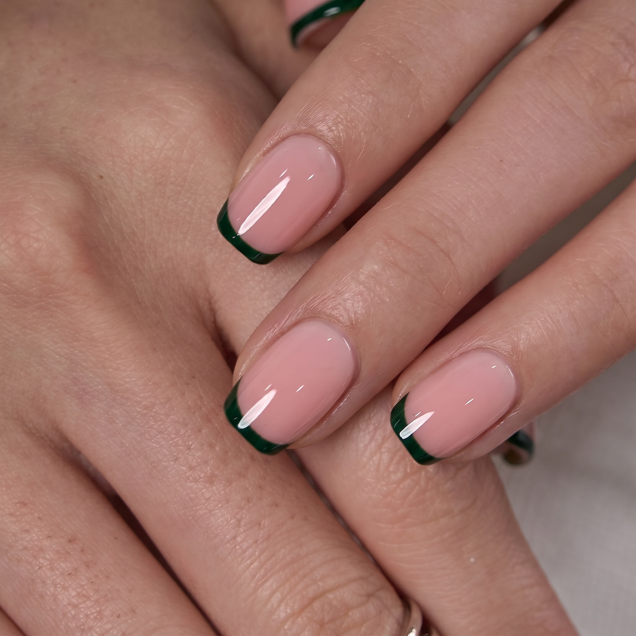 Verdant Edge S Squoval short squoval press-on nails